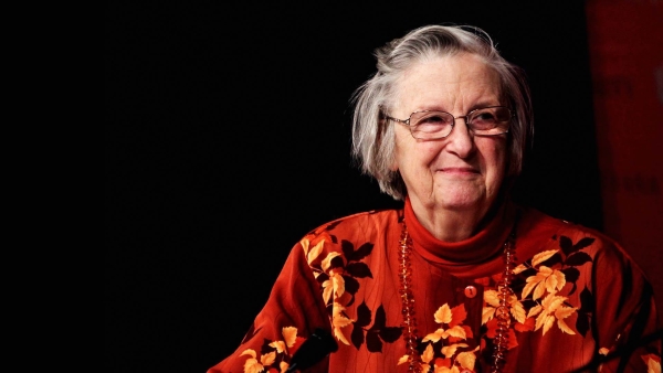 Elinor Ostrom: The First Woman to Win the Nobel Prize in Economics